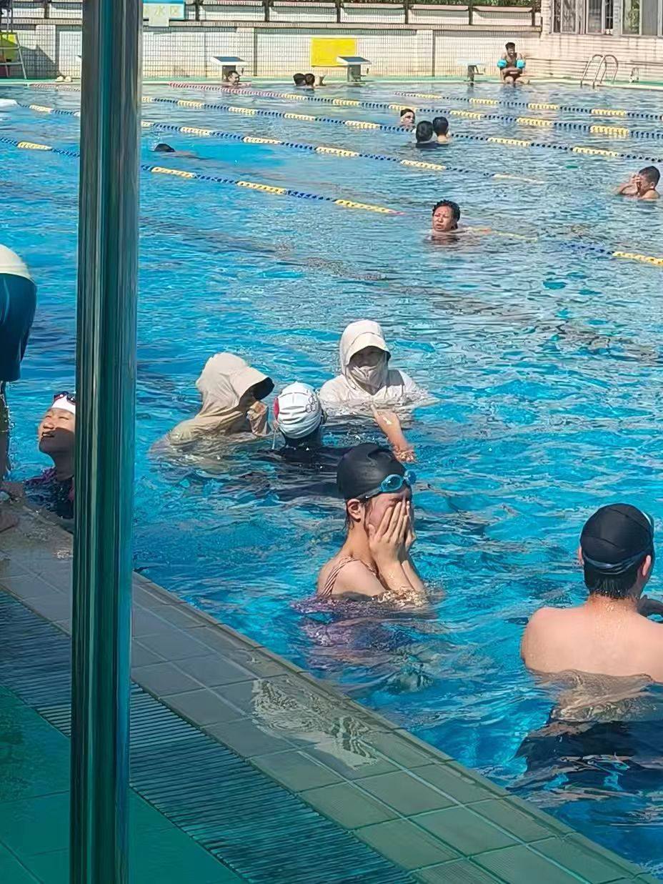 室外游泳 注意防晒