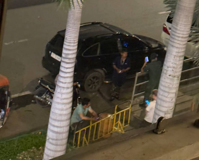 #金边星汇现状：目前楼下全是警察，已经进去了不少警察，今晚行动不小啊，在那边的注意了。