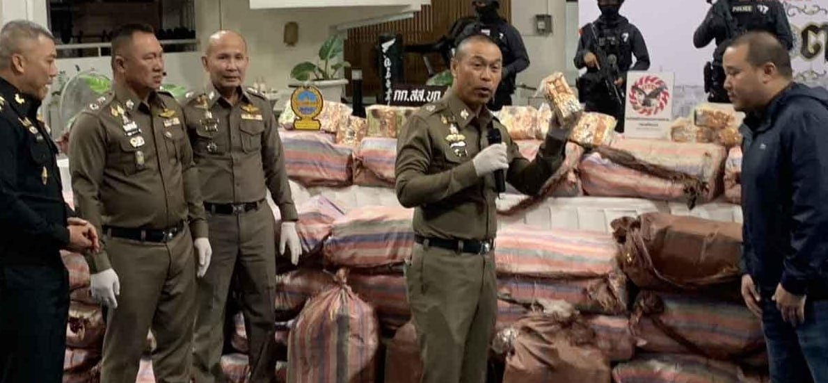 #泰国 曼谷警方侦破跨省特大贩毒案，一吨冰毒藏匿卷心菜内南下曼谷，四名运毒嫌犯全部落网认罪