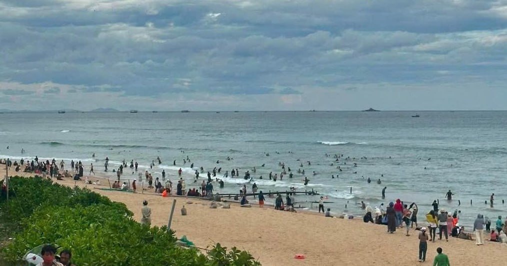 #越南 风浪冲垮海边香螺养殖池，六七吨香螺涌入大海遭数百民众捡拾，养殖户蒙受12亿盾巨额损失