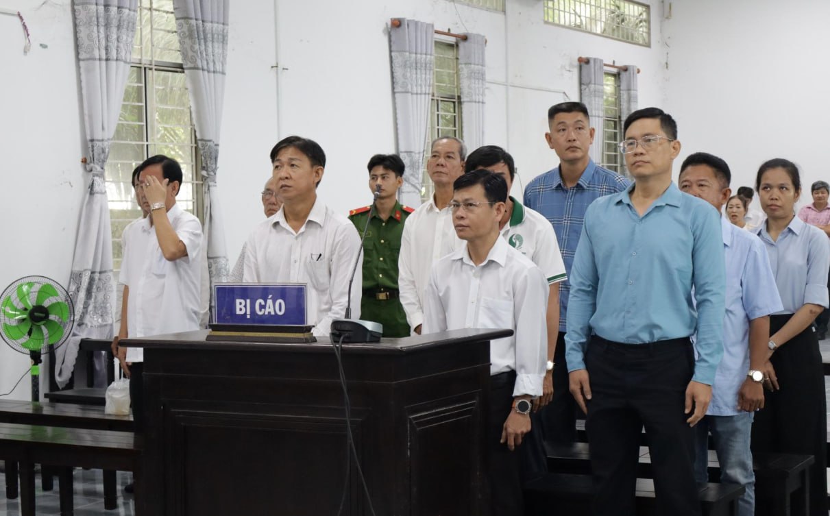 #越南 后江省工业区公职人员违规履职致百亿国资流失，11名涉案人员悉数获刑