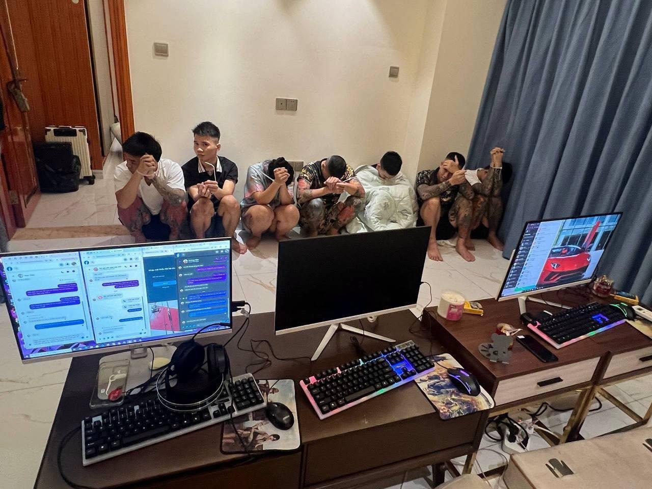 #金边消息：8月10日晚10点左右，金边警方突击检查森速区欧贝克卡姆分区Trong Moan村的 Star City 公…