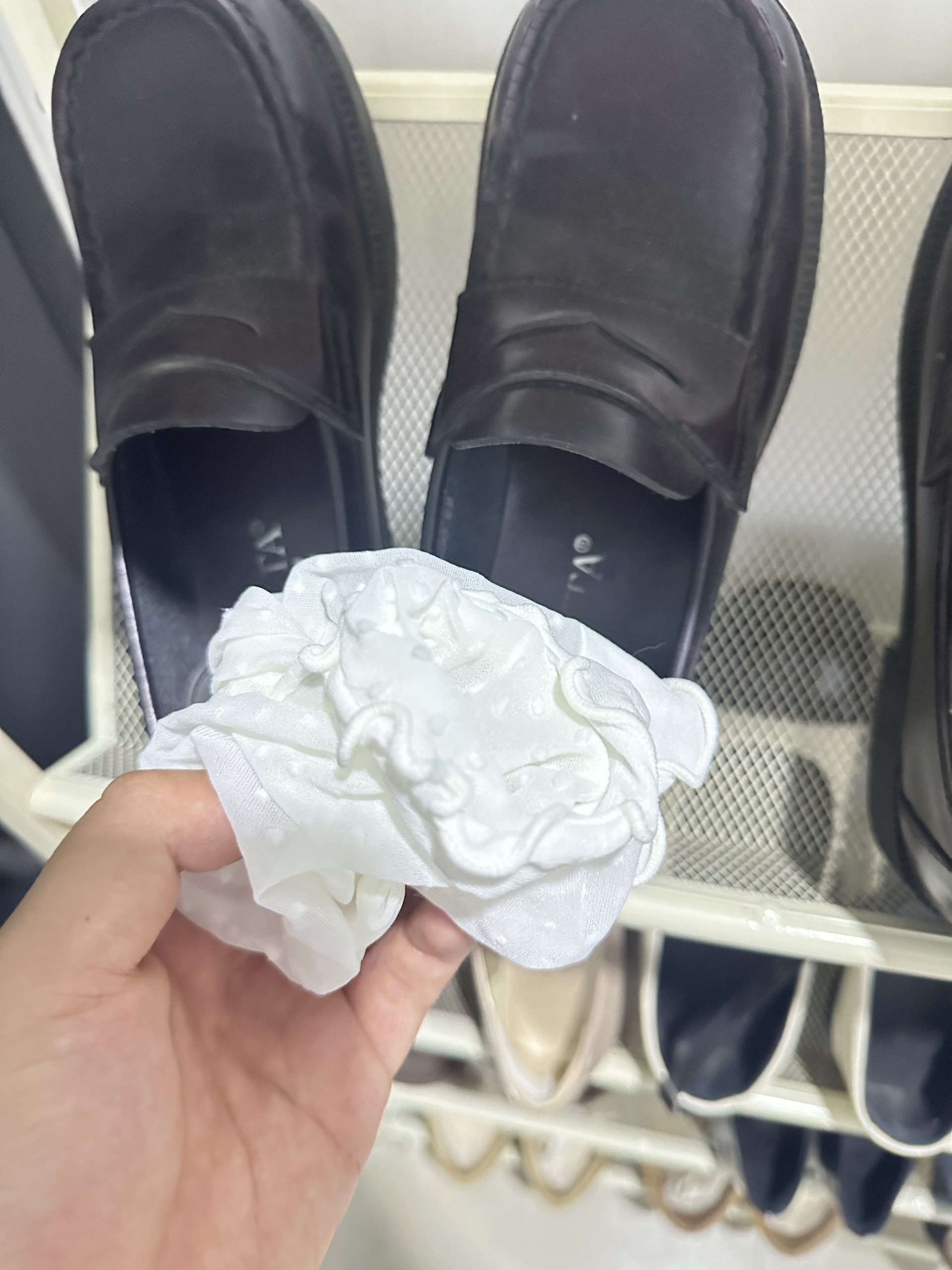 人生中第一次扫楼打胶就扫到丝袜小皮鞋昨晚是真的精虫上脑。。壮着胆就干了