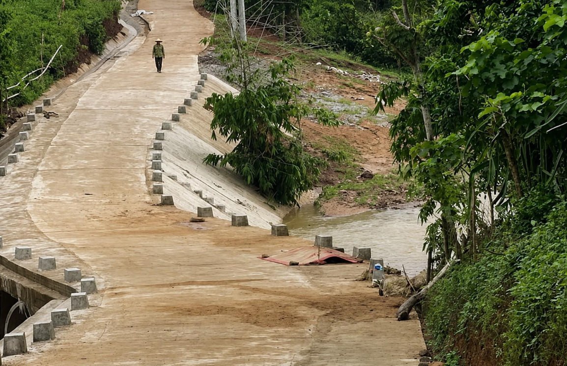 #越南 广治省连日降雨河水暴涨，外地青年殒命过水路边，眼部存异样警方介入核查死因