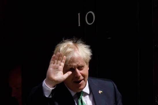 #国际新闻：约翰逊认英国限自由过界 引1.2万因社媒帖被捕称“正当批评”