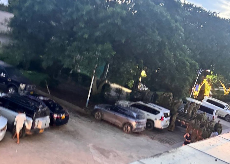 #万象突发：老挝万象雅典公寓被围了，直接来了2卡车宪兵队。