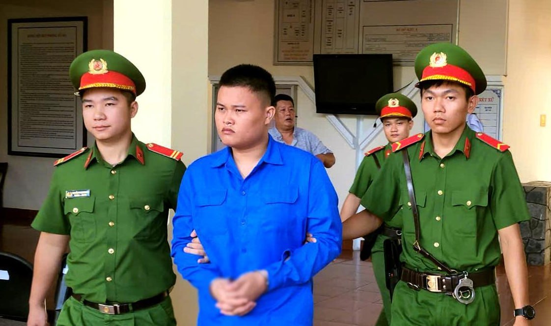 #越南 男子斗鸡赛后聚众结怨，持自制汽油燃烧瓶纵火伤人，故意杀人罪一审获刑14年