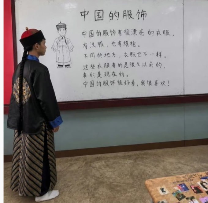 我不认为满清僵尸服算华夏传统服饰