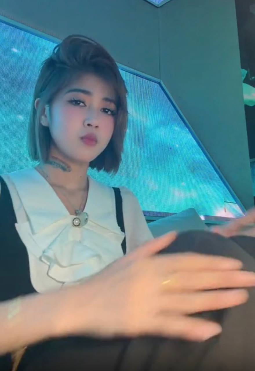 #网友投稿：本该像花一样的年纪尽情绽放，享受美好的青春，但是她的生命就此凋零！点亮一盏灯，照亮天堂的路，愿天堂里没有病痛…