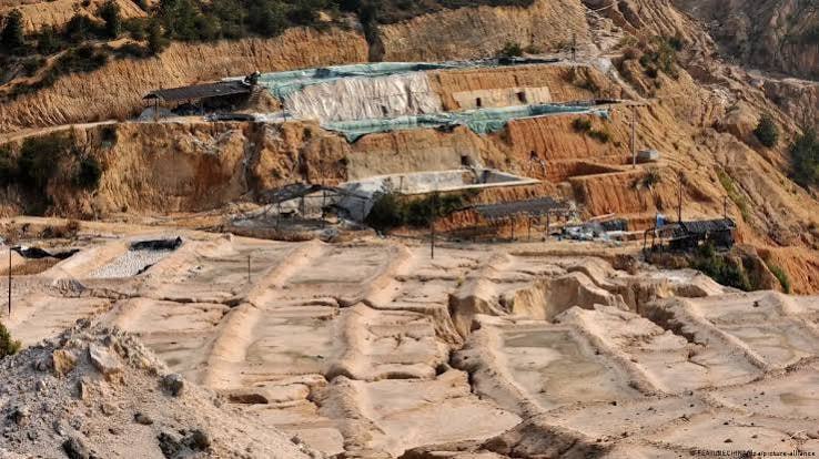 #国际新闻：彭博：美日拟在南鸟岛约6公里深海建全球最深稀土矿井 休斯敦DRT入局谈判初期
