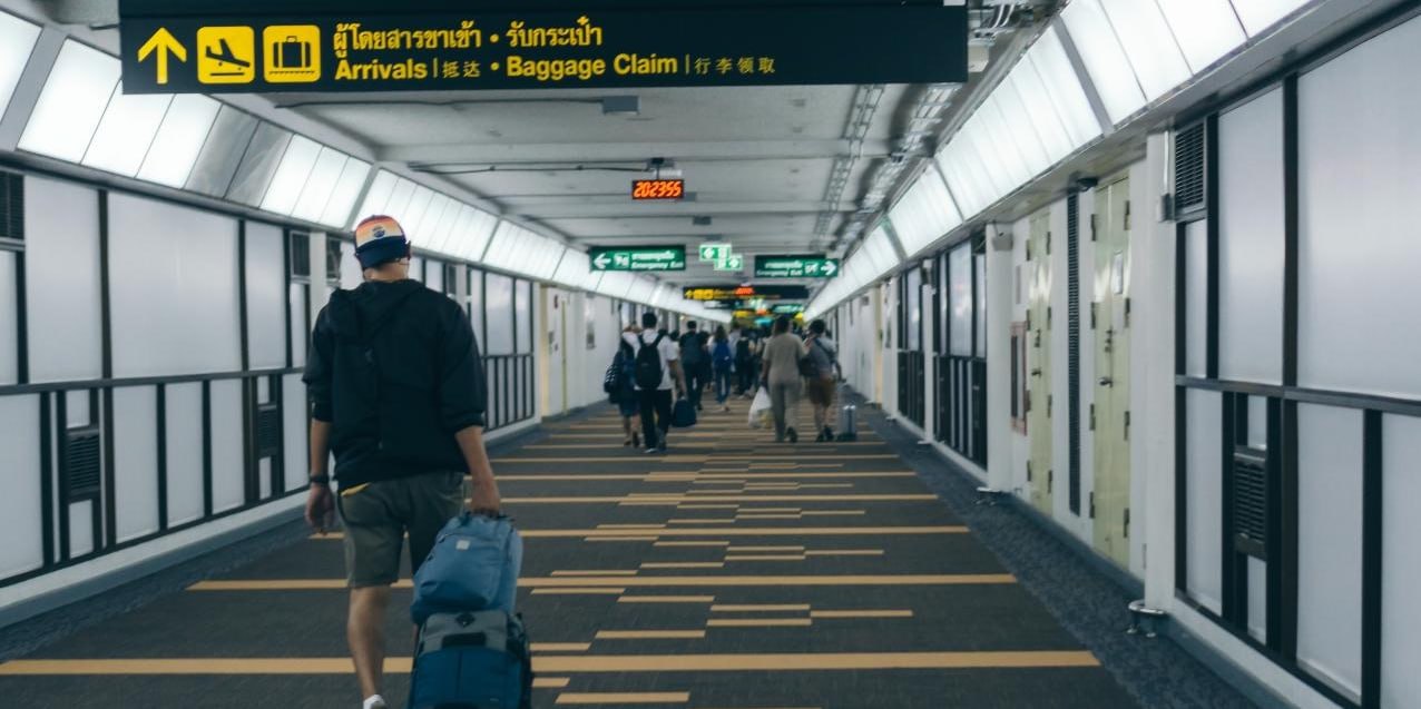 #泰国 十一名法国人深陷免费泰国旅游骗局，受诱夹带大麻离境被捕，泰国从严禁毒新规将追责判刑