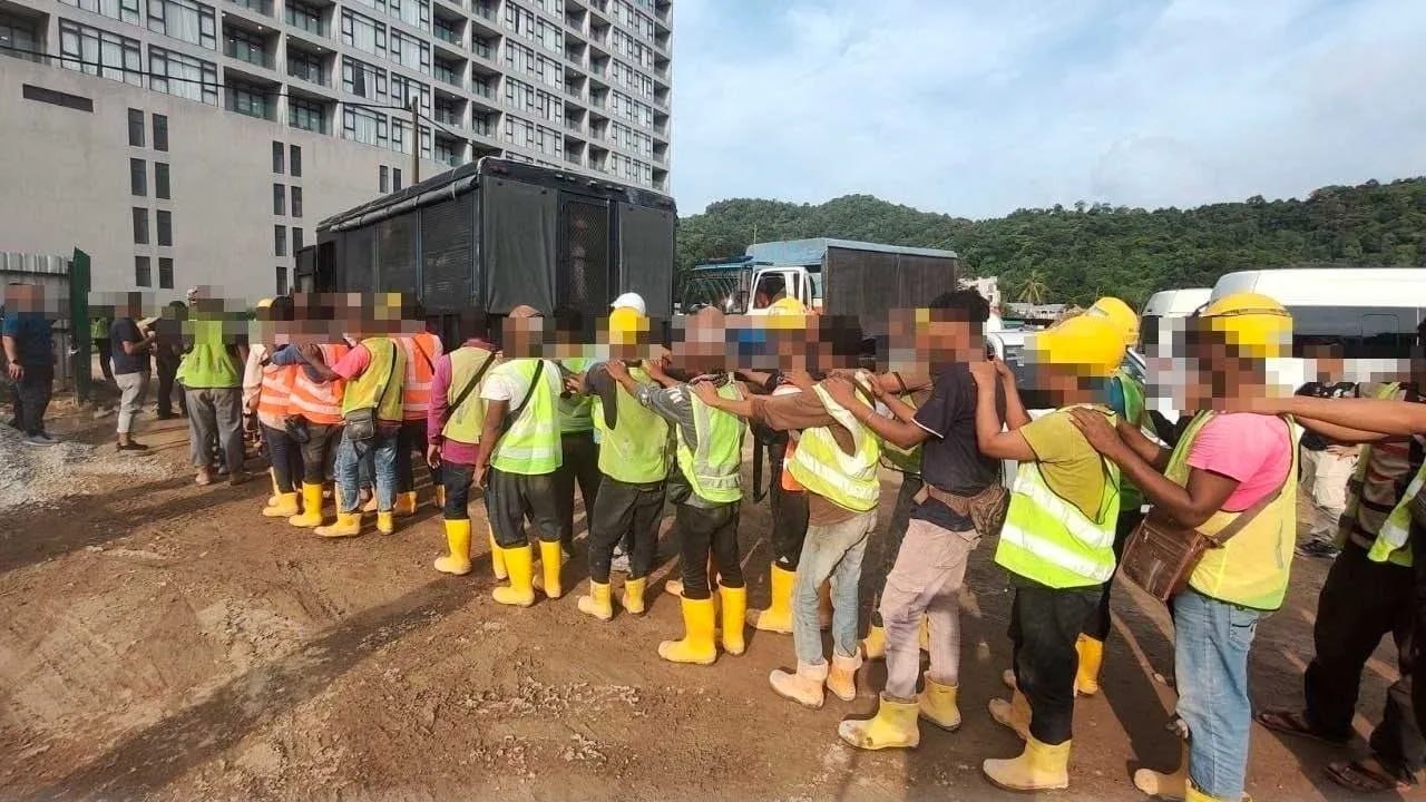 #马来西亚资讯：吉打州移民局突击搜查兰卡威一处建筑工地，拘留104名非法移民