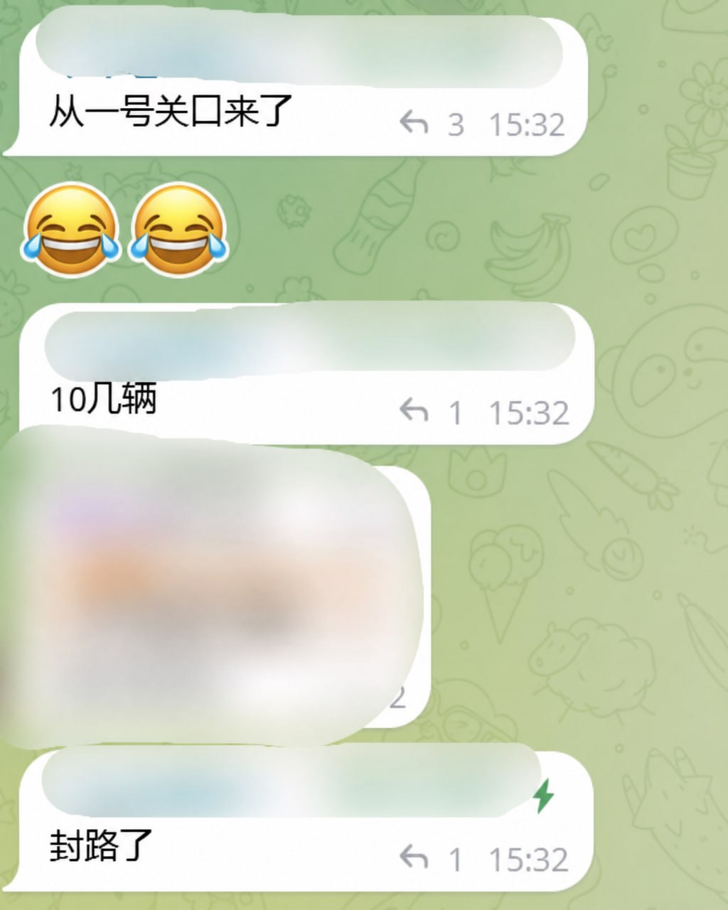 #老挝快讯：刚刚金三角特外有十几辆警车已经从1号关口进特内了，周边路口开始封路了，还在特内的别吹牛逼了，赶紧跑路吧！！