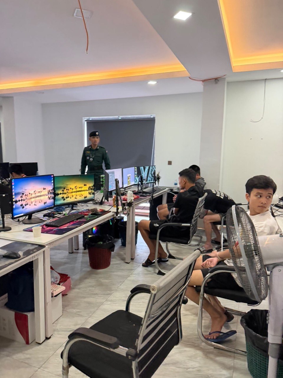 #柬埔寨 班迭棉吉省波贝市捣毁三处网诈窝点，抓获一百四十五名柬外籍涉案人员