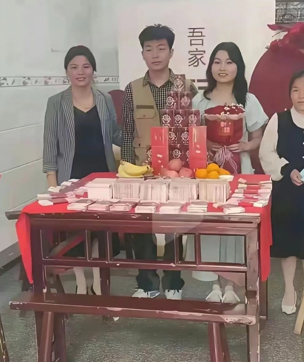 朋友闺女订婚了，三金2.8万，彩礼1.8万，不是姑娘不值钱，