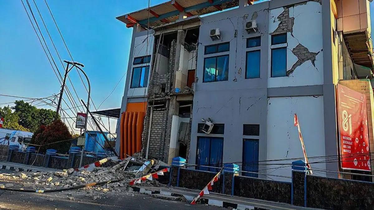 印尼7.7级地震引发海啸