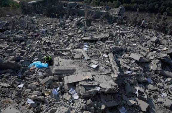 #国际新闻：以军空袭黎南安萨尔+代尔扎赫拉尼致9死，停火后最致命之一