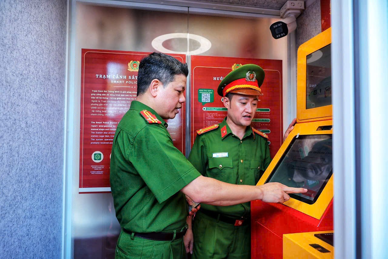 #越南 河内试点智慧警察站，24小时自助报案SOS求助，支持多国语言服务游客