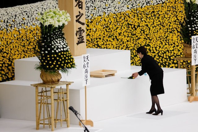#国际新闻：中方8·15硬回高市供靖国：蒋斌斥“军国主义招魂”，要日方防新型军国化