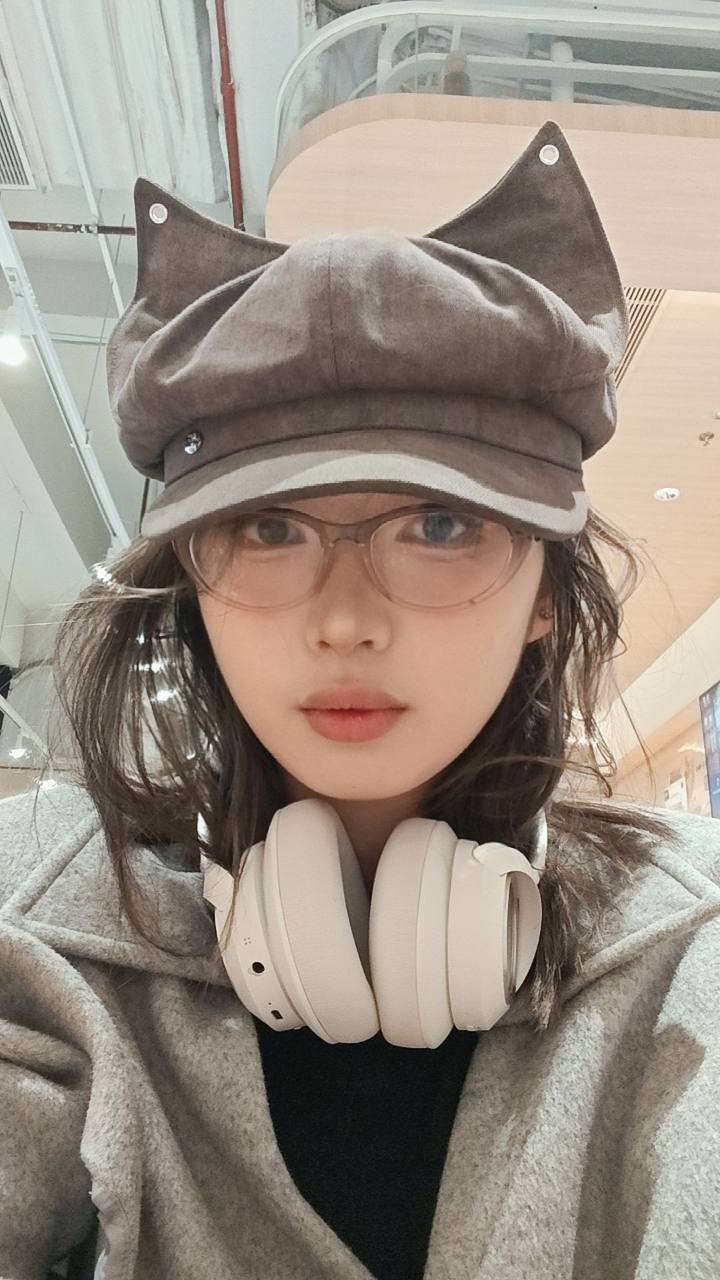 此女收老板3天八k ，骗中介收了4k，其实逼老板付了8k，然后不给碰，老板当晚在朋友房间睡的，醒来白天让妹子退一半都不退…