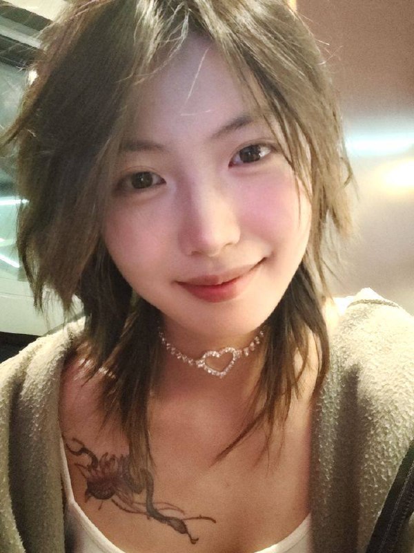 此女收老板3天八k ，骗中介收了4k，其实逼老板付了8k，然后不给碰，老板当晚在朋友房间睡的，醒来白天让妹子退一半都不退…