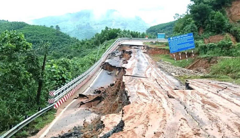 #越南 庆和省加紧修复庆黎山口滑坡路段，力争9月雨季来临前恢复通行