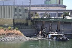 #国际新闻：匈帕克斯核电告急：多瑙河枯水沉80米驳船抬水位，25%装机硬撑