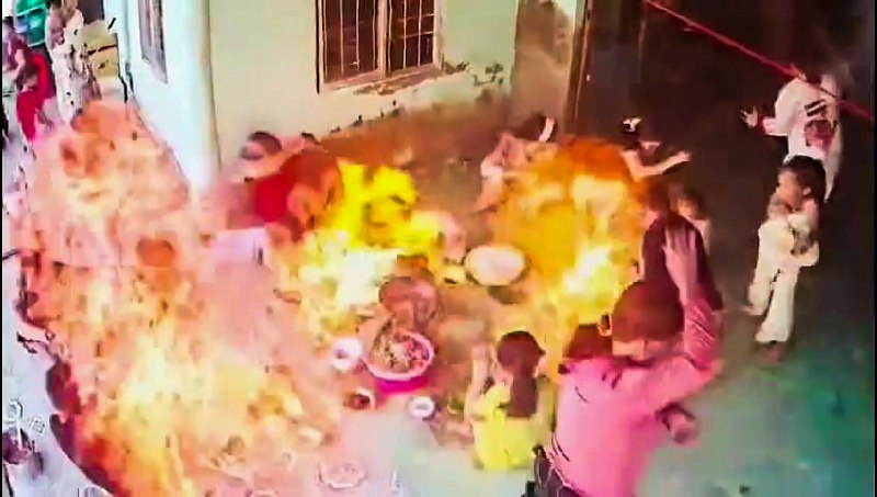 #越南 金瓯省家庭聚餐吃火锅，迷你煤气罐突发爆炸致三人烧伤送医