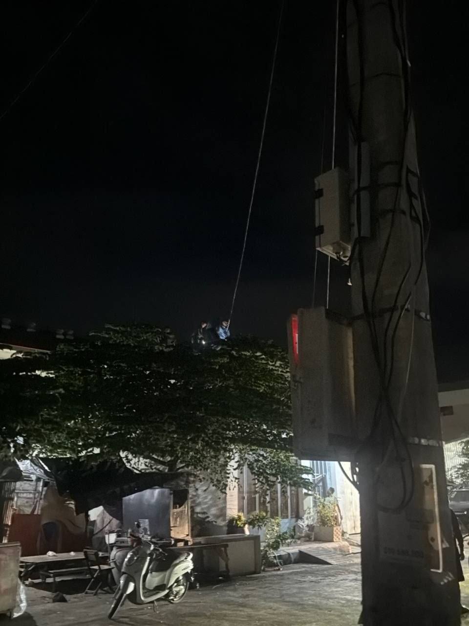 #网友投稿：今日凌晨，一群中国籍人员持枪与执法人员发生交火，企图从金边朗哥区一处拘押中心逃离。
