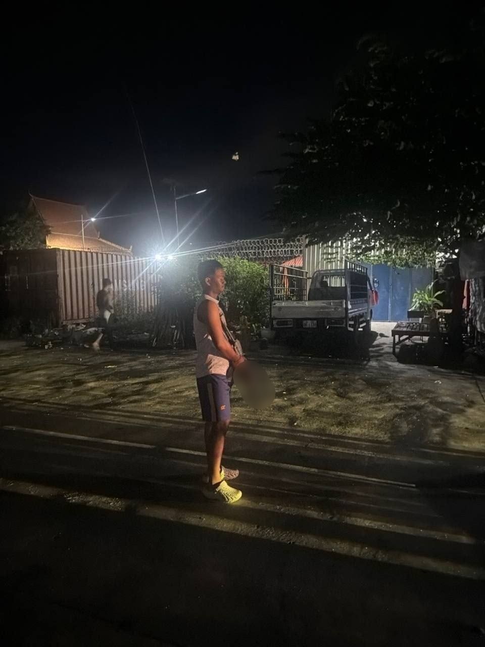 #网友投稿：今日凌晨，一群中国籍人员持枪与执法人员发生交火，企图从金边朗哥区一处拘押中心逃离。