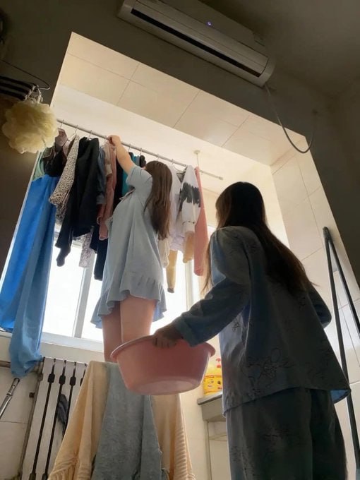 刚认识个女大学生 慢慢教唆她让我看看她室友 哈哈哈