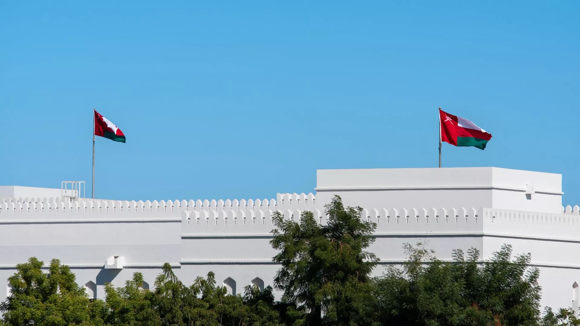 #国际新闻：特朗普对福克斯放话：阿曼若妨霍尔木兹谈局“炸到地狱”，逼伊朗举白旗但不设期限