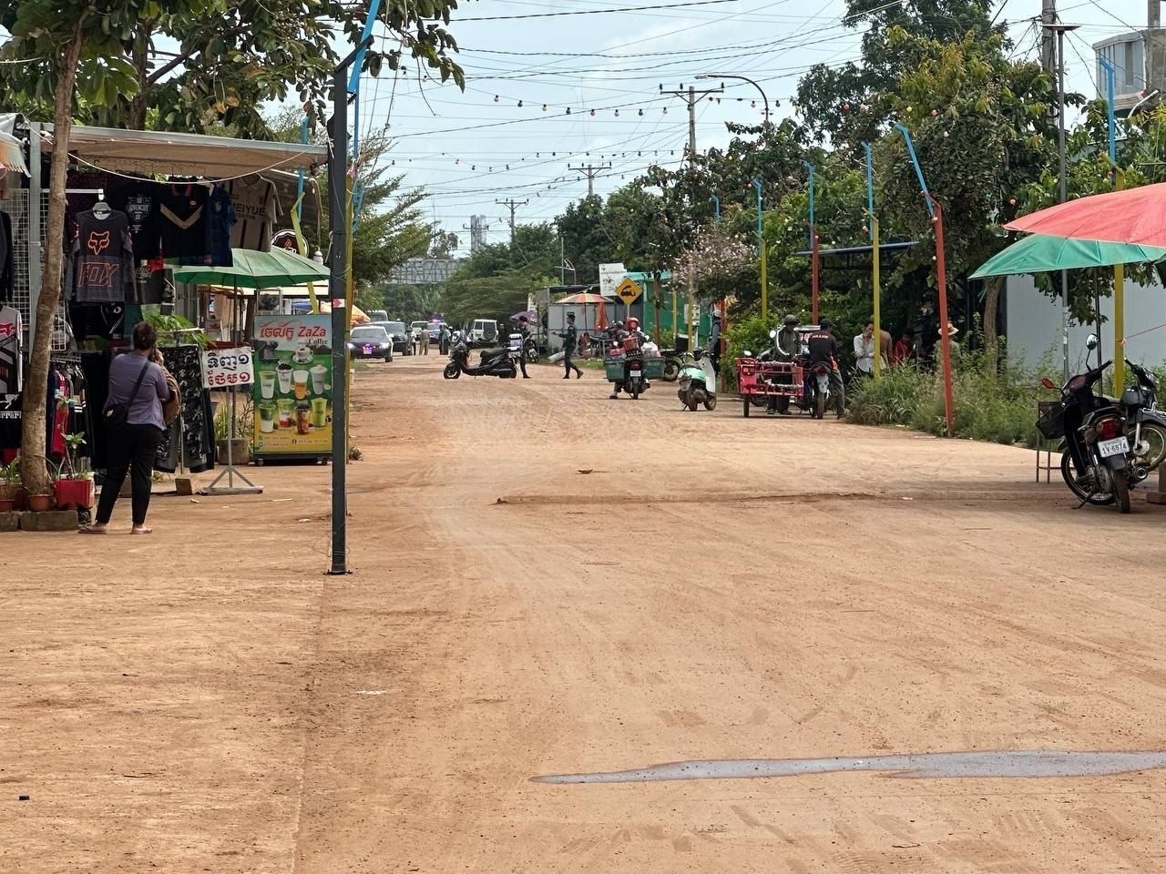 #网友反馈：🇰🇭波贝某处地点被围了，路口被封了，打击行动仍继续。