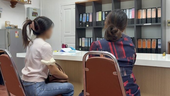 #泰国 粿条店女店主遭外籍算命师消灾诈骗，索回钱款反被施以恐吓威胁