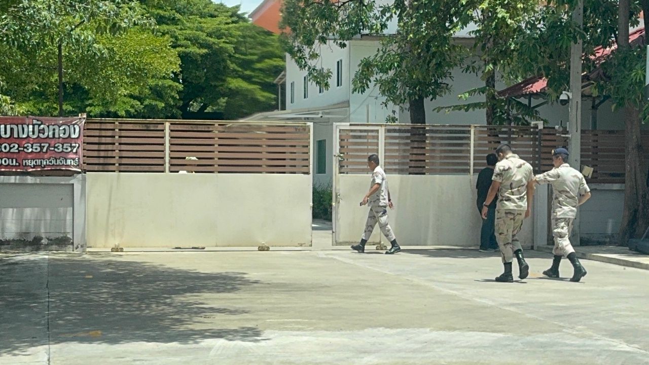 #泰国 暖武里36岁男子射击场租枪，谎称外出抽烟，持枪离开后开枪自尽
