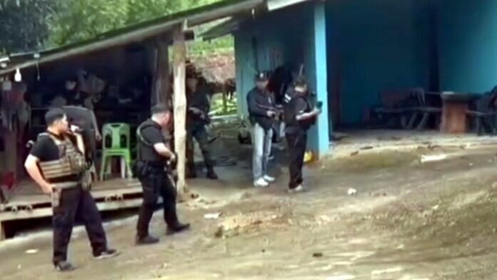 #泰国 清莱军警联合围捕毒贩，嫌犯持枪拒捕投掷炸弹，炸弹自爆当场殒命