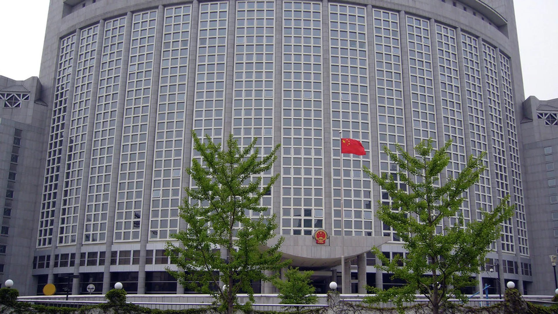 #国际新闻：美方逼AI联署国"二选一"禁入中国生态，中方：反对选边站队，各国自有伙伴选择权！