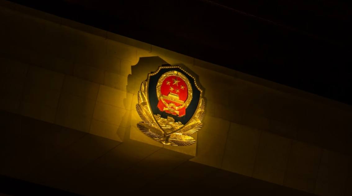 #在瓦努阿图的盘总狗推和在逃人员注意了，千万别从机场走！