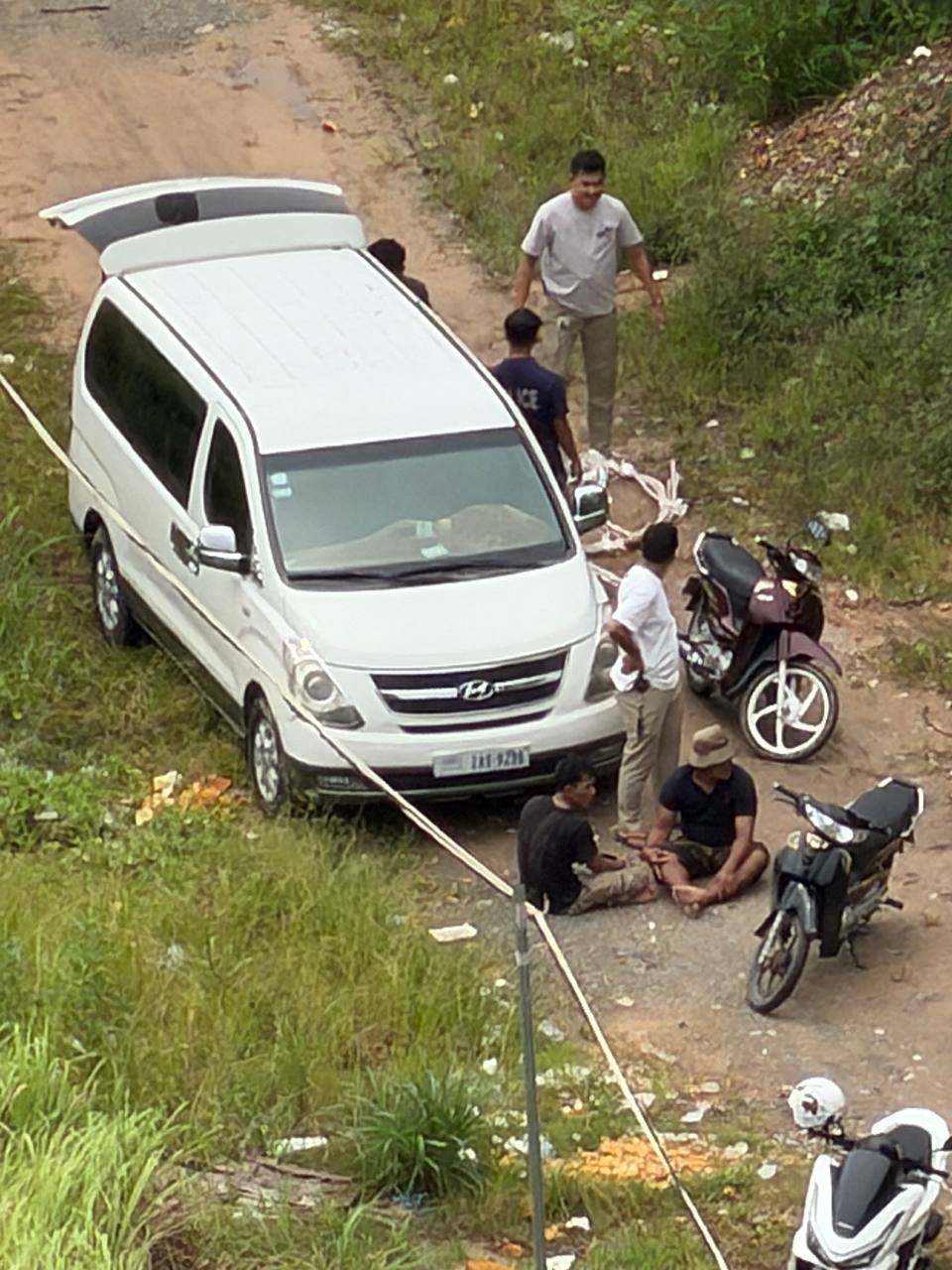 #群友爆料：金贝三后面不知道干啥，几十个人抓了五六个人，还开了几枪。