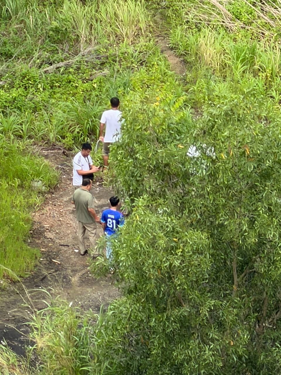 #群友爆料：金贝三后面不知道干啥，几十个人抓了五六个人，还开了几枪。