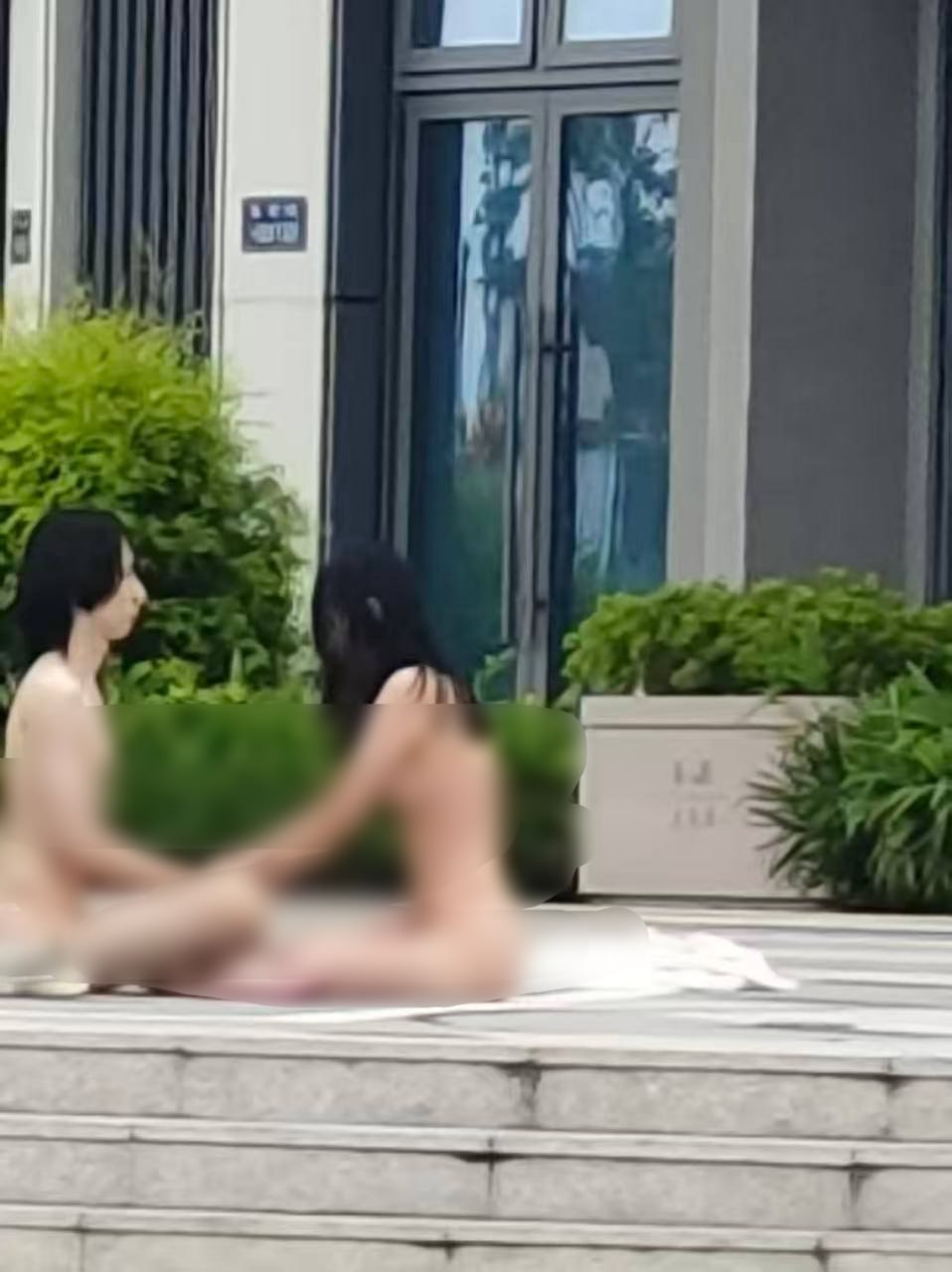 末法时代，浙江宁波，男女街头裸体双修