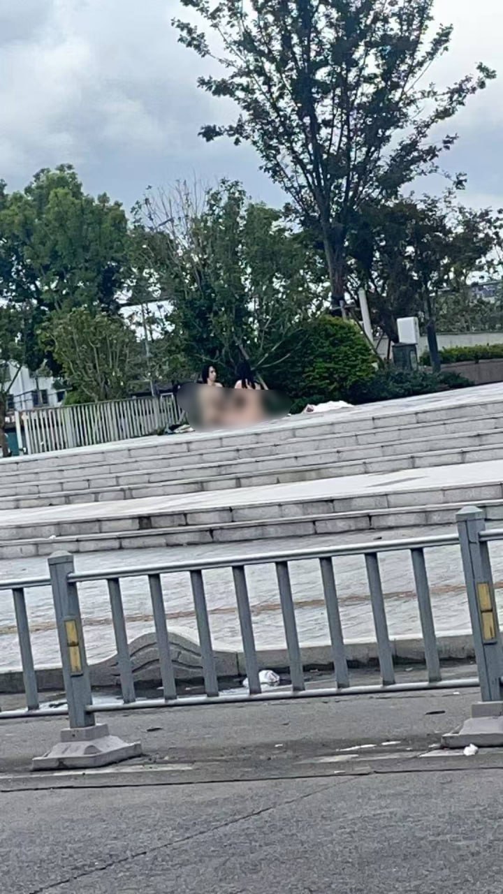 末法时代，浙江宁波，男女街头裸体双修