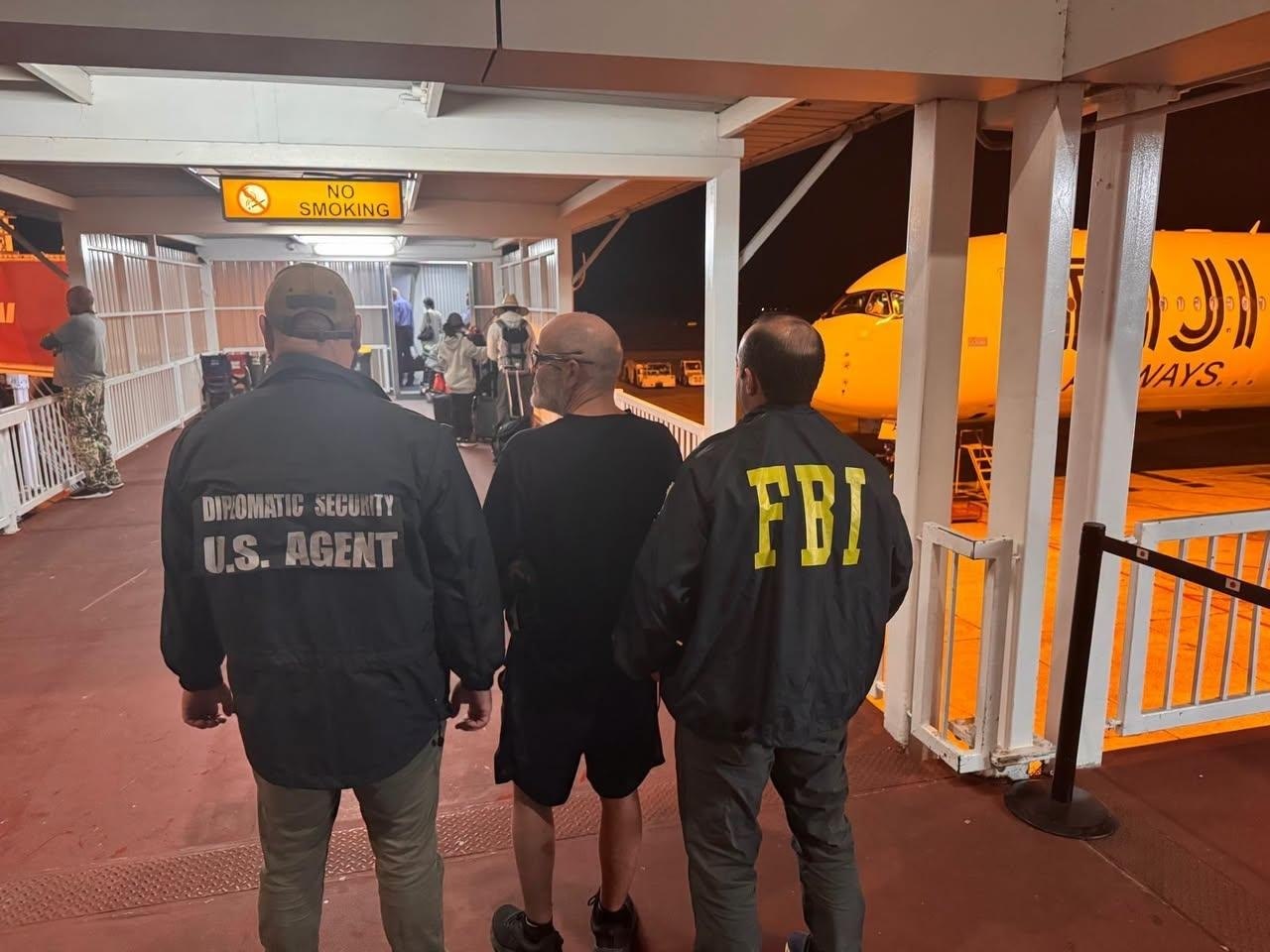 FBI将1.65亿美元加密货币庞氏骗局主谋从斐济押解回国