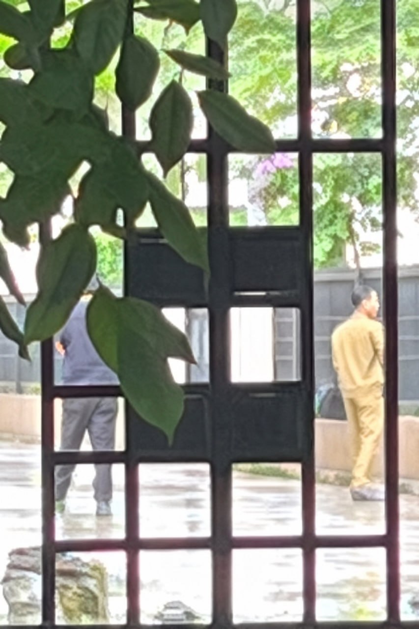 #网友反馈：老挝金三角的美龙湾别墅区和前面的店铺刚刚被老挝警察包围了，具体情况暂时还不清楚