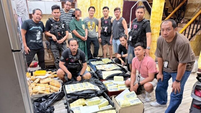 #泰国 卧底诱捕打掉跨区域贩毒集团，泰国缴获203.6万粒疯药，涉案资产超6300万泰铢