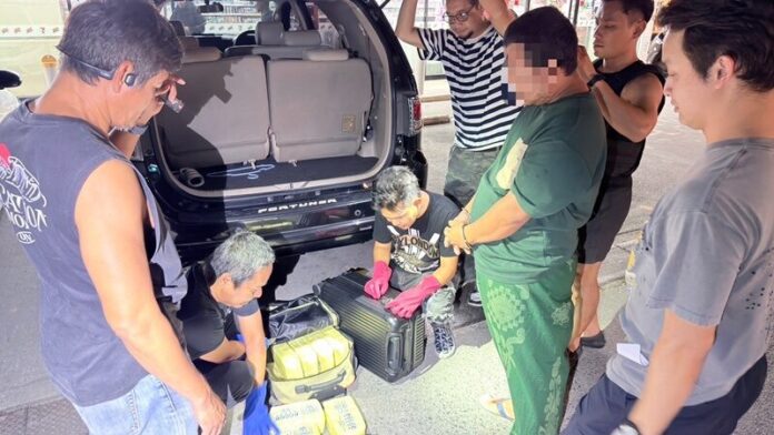 #泰国 卧底诱捕打掉跨区域贩毒集团，泰国缴获203.6万粒疯药，涉案资产超6300万泰铢