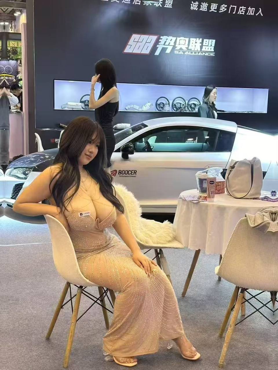 极品，你说这身材顶不顶？