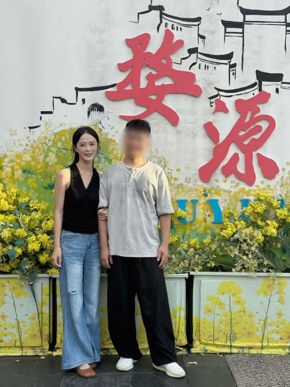 一个关系很好的兄弟经常去他家喝酒宵夜聊骚，不知道从什么时候起我对他的媳妇产生了别样的感觉，这种感觉随着时间推移渐渐的我发…