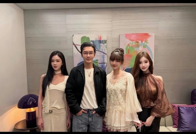 黄晓明的口味还是很专一的。