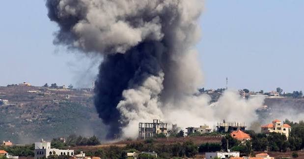#国际新闻：以炮兵轰库奈特拉农田起火，前日突袭拘2人，18日还炸伊德利卜阿布杜胡尔跑道+炮击德拉